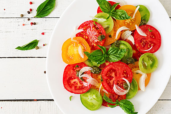 Tomato salad with basil and onions