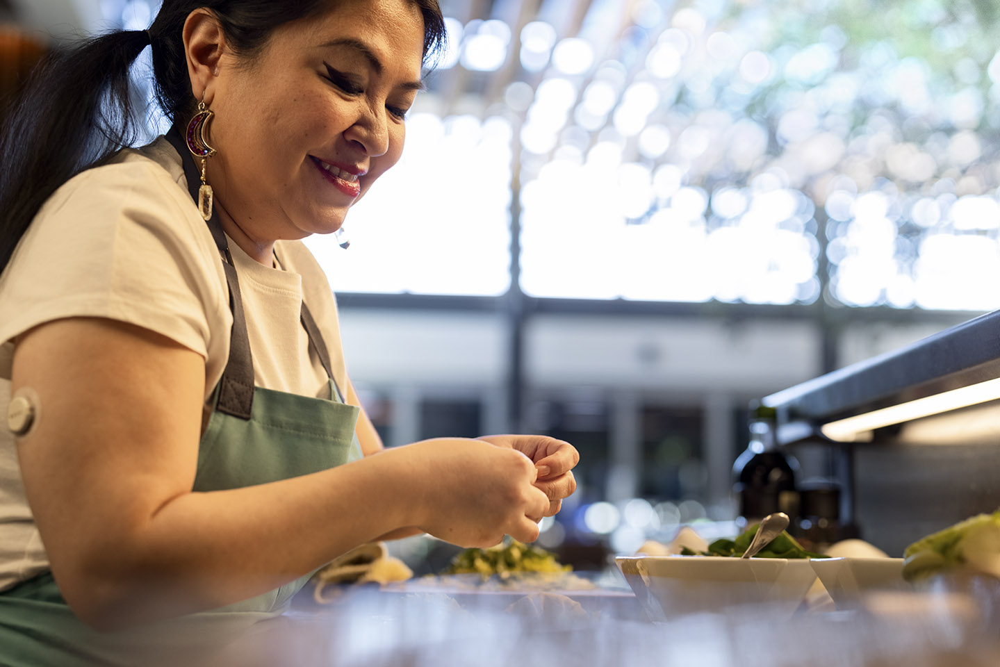 woman cooking wearing g7 sensor on arm