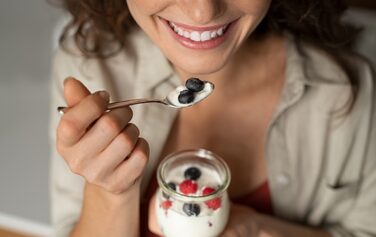 Yogurt-with-Berries-Snack-for-Diabetes
